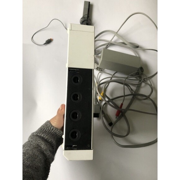 Nintendo Wii Gaming Console, Sensor +Cords White RVL-001(USA) - Picture 3 of 5